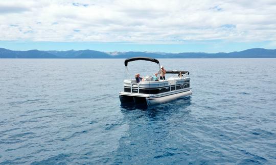 Lowe SS 230 Tritoon en Lago Tahoe