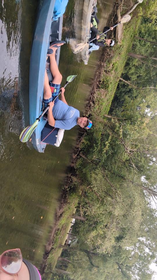 Parcourez les lacs et les rivières locales en kayak