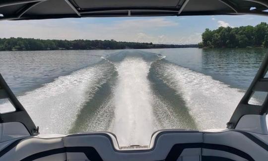 Magnífica Yamaha 242 Limited S E-Series em Lake Wateree