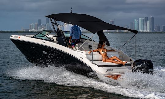 2020 Custom SEA RAY 29ft Powerboat in Miami Beach