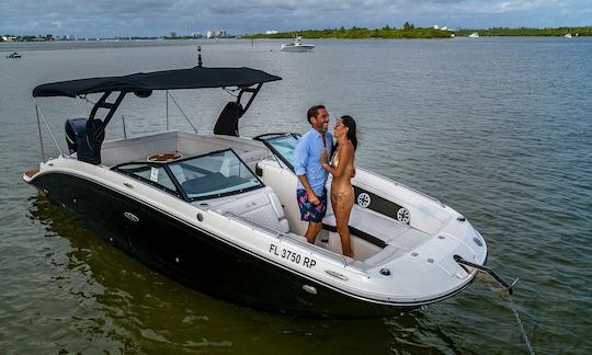 2020 Custom SEA RAY 29ft Powerboat in Miami Beach