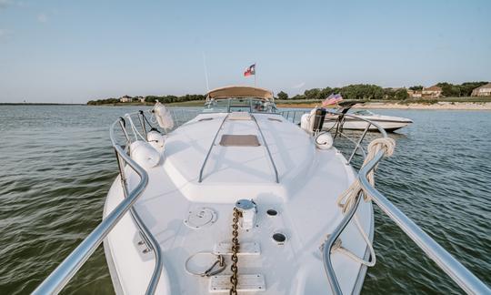 Yate de lujo para fiestas Sea Ray Cruiser de 46 pies en el lago Lewisville