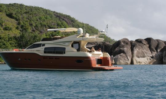 Location de yacht Ferretti Altura 690 à Eden Island