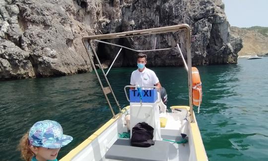 Barco tradicional en Sesimbra - Cuevas y playas salvajes