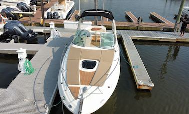 2010 Sea Ray Sundancer 28ft Yacht Charter in Freeport