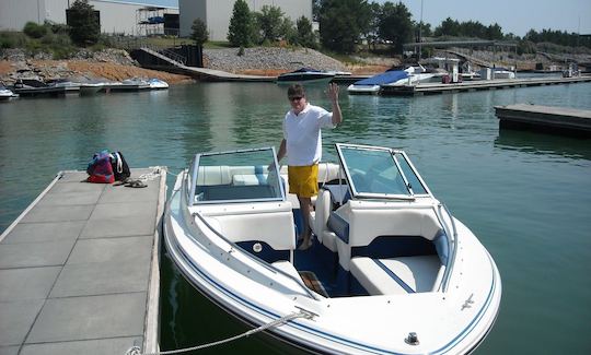 Barco a motor SeaRay Dana Point Open Bow 18OB 135HP com muito espaço, Bimini Top