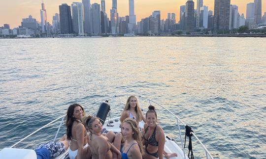 Location de yacht de luxe sur plusieurs niveaux à Chicago - Les jouets aquatiques sont inclus ! (M)