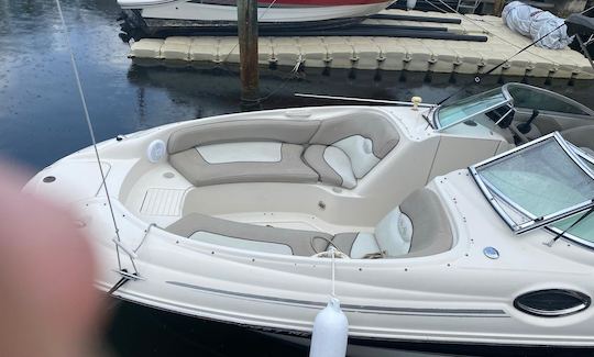 Sundeck Powerboat for Charter! Great boat for friends and family party’s.