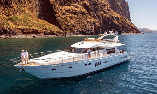 Super Yachts Viking Sport Cruiser 72 na Marina do Funchal