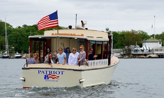 Location de bateaux à moteur classiques de 36 pieds à Newport, Rhode Island