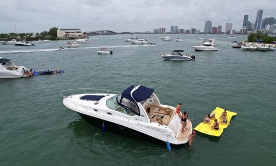 Yate a motor Sundancer de 40 pies en Miami Beach, Florida