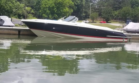 Chris Craft Launch 27', premier réservoir de carburant inclus