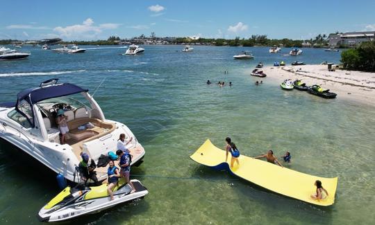 Yate a motor Sundancer de 40 pies en Miami Beach, Florida