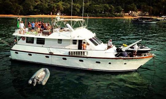 Alquiler de yate a motor de 70 pies en Angra dos Reis, Paraty