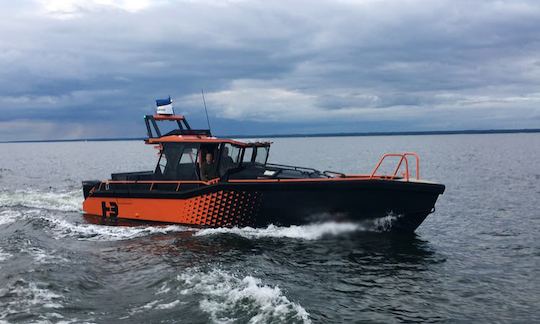 Aluventure 11000H3 Premium 2x300HP Powerboat for Charter