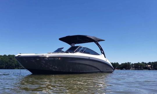 Magnífica Yamaha 242 Limited S E-Series em Lake Wateree