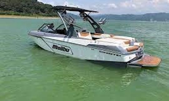 2013 Malibu VLX surf Lake Austin from $165/hr 