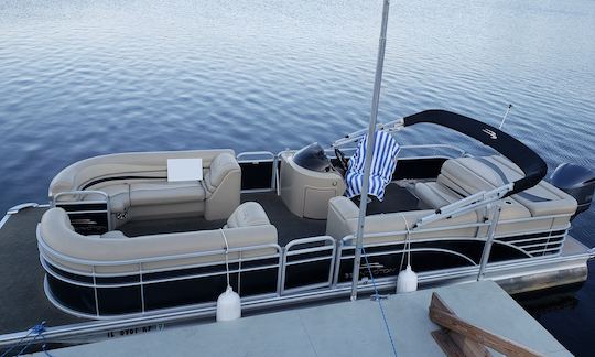 2013 Captained Bennington 26ft Pontoon Rental in Fort Walton Beach