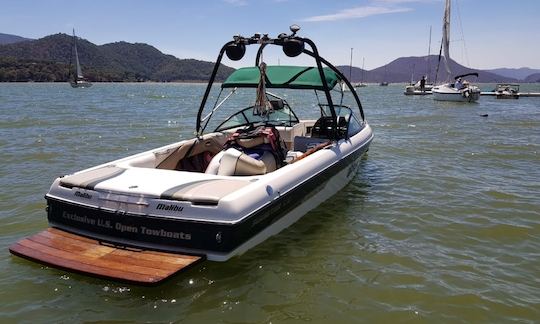 Malibu Bowrider para aluguel diário de até 6 pessoas em Valle de Bravo