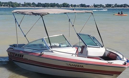 Tubulação de barco a motor e esqui Sea Ray de 17 pés para alugar em Loveland