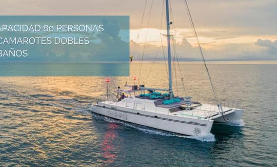 Catamarã para festas privadas MAXICAT de 65 pés em Cartagena