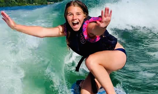 Bateau de wake surf Axis A22 à louer sur le lac Minnetonka