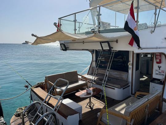 Yacht charter in Hurghada · 2010 — Wood (2010)