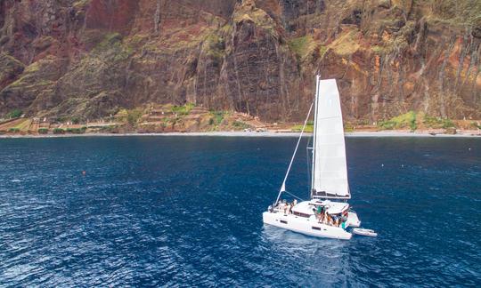 Belo catamarã à vela Lagoon 42 no Funchal