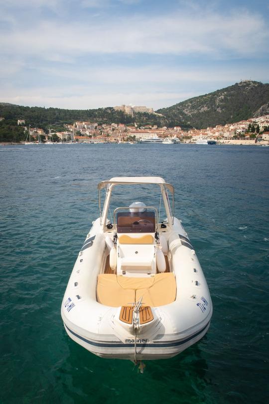 Alquile una lancha motora RIB: PERFECTA para explorar el archipiélago de Hvar