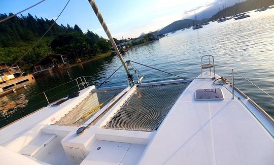 Aluguel de catamarã Lagoa Cruising de 45 pés em Paraty, Rio de Janeiro