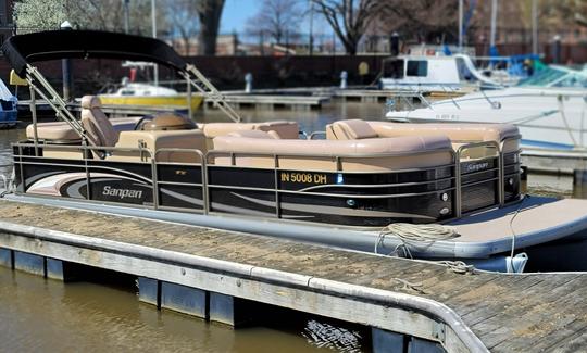 Sanpan 2500 RE Pontoon in Washington, Living room comfort on the water!