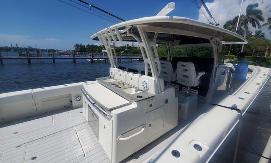 Console centrale « Legman » HCB Suenos de 53 pieds pour les croisières alcoolisées et les excursions sur le banc de sable à Lantana