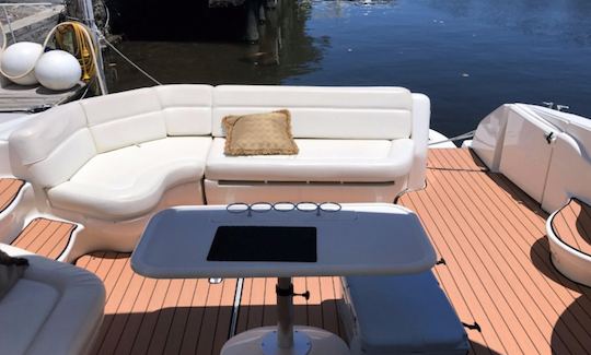 Searay Sundancer for Charter «Yolo» de 50 pies en Fort Lauderdale