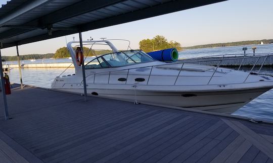 Doral 350 SE Cabin Cruiser Charter on Lake Lanier