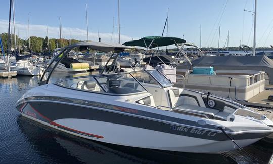 Bateau à réaction Yamaha de 24 pieds sur le lac White Bear - Capitaine fourni !