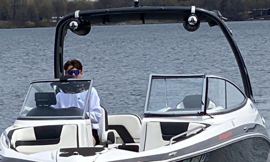 Bateau à réaction Yamaha de 24 pieds sur le lac White Bear - Capitaine fourni !