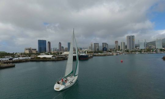 Stunning Beneteau 42 Experience in Honolulu, Oahu