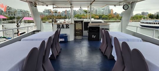 Location de yacht de luxe de 85 pieds pour fêtes et événements à Vancouver (maximum 70 invités)