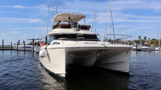 Location de yacht Aquila « A Lil Bit Nauti » de 44 pieds à Palmetto, en Floride