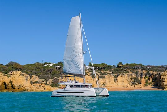 Depuis Albufeira, expérience en catamaran - Détendez-vous