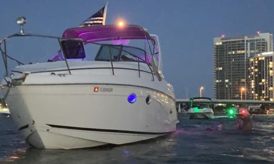 Alquiler del yate a motor «Valhalla» Rinker 270 Fiesta Vee en Miami, Florida