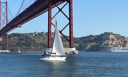 Contempla Lisboa por agua en un monocasco de crucero