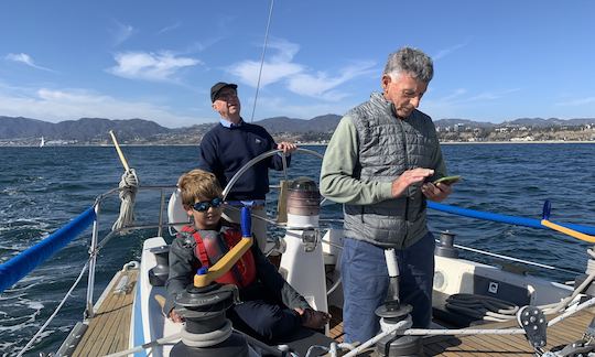 Belo veleiro clássico em Marina Del Rey