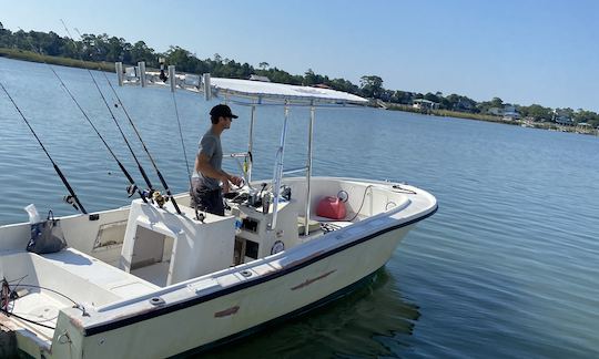 22' Mako Center Console for Fishing and Day Trips in Folly Beach