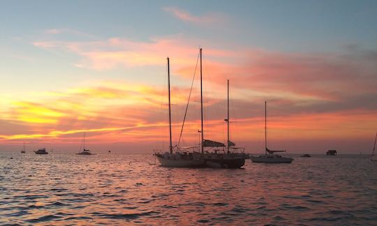 Crucero de 2 horas al atardecer en Key West: consola central Hydrasport de 25 pies