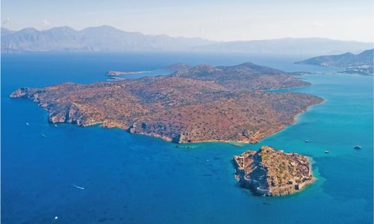 Hermoso crucero de cabina para alquilar en Agios Nikolaos