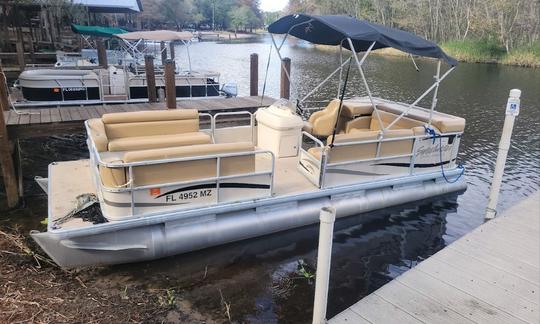 Sweetwater 22ft Pontoon in Lake Wales