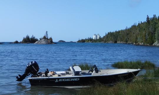 Bateau de pêche Legend de 16 pieds à Temiskaming Shores, Ontario, Canada