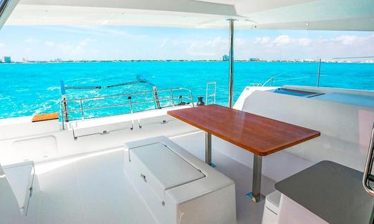 Aluguel de catamarã de luxo à vela de 47 pés para até 25 pessoas em Cancún e Isla Mujeres, México