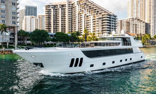 Frete comandado em um Mega Yacht de 112 pés de Miami às Bahamas 